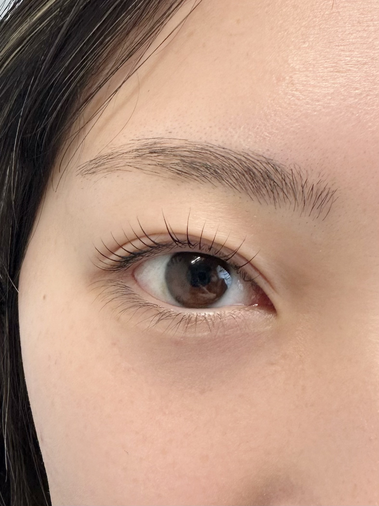 ナチュラルな美しさを引き出すまつげパーマで、瞳に自信を