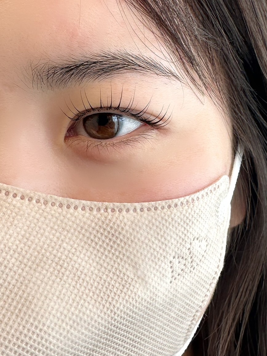 まつげに、自然な美しさとやさしさを。ダメージレスなまつげパーマで、毎日をもっと軽やかに。