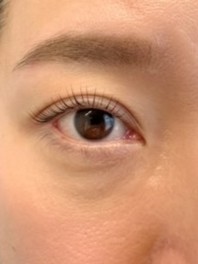 まつげも髪も、自然な美しさを引き出す。ダメージレスなまつげパーマで、あなたらしい魅力を。
